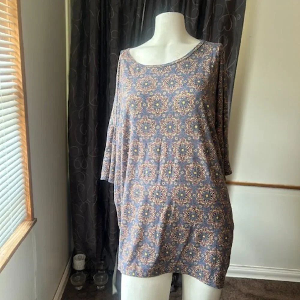 LuLaRoe Irma multicolor Star Dust Hi-Lo tunic, size 2X